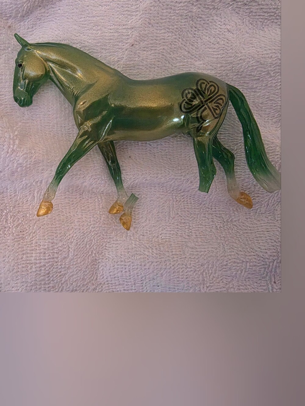Broken Stablemate Éire Breyerfest 2020 Store Special Ltd 2000 Pieces Clearware